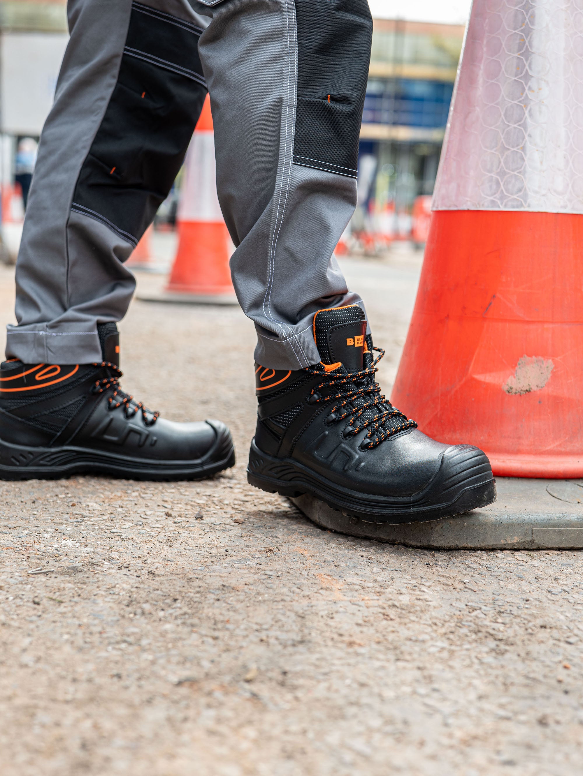 Lightest safety boots on sale uk