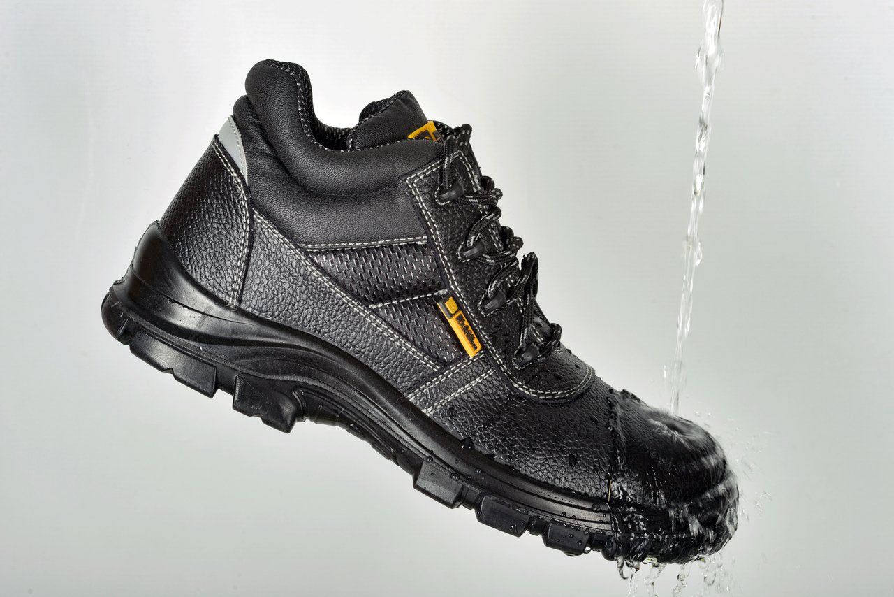 Lightweight waterproof safety shoes online